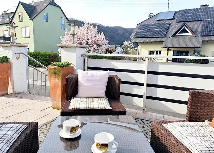 Neu! Zum Alten Baeckerlaedchen * נוימאגן-דרון